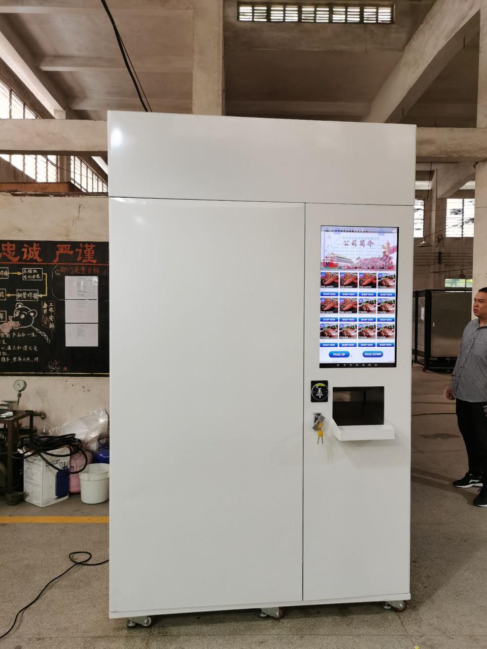 Hot food vending machine with online payment